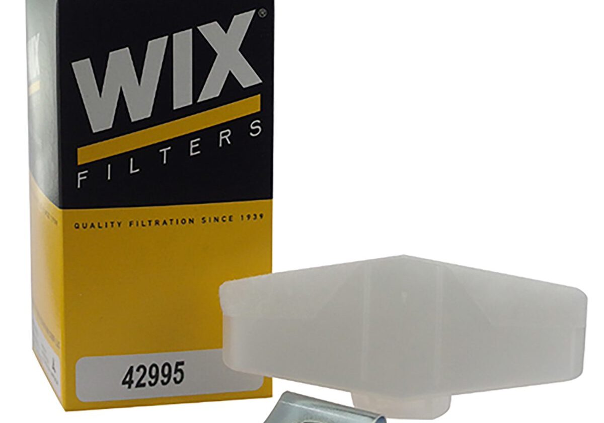 WIX filter box with filter and clip.